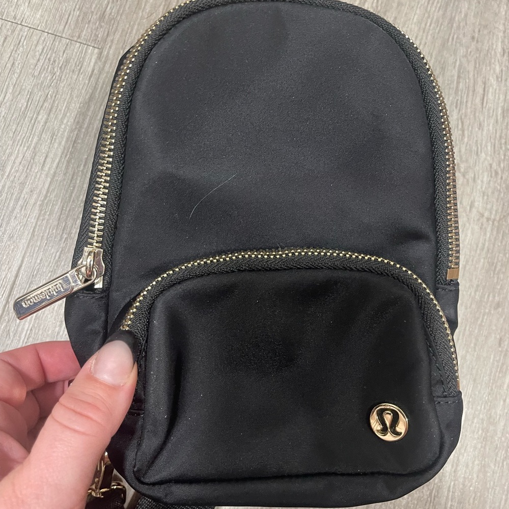 Everywhere Sling Bag Small 2L - Picture 8 of 10